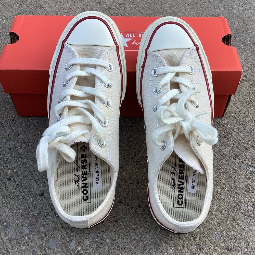 Converse Chuck Taylor- Chuck 70 Canvas- 
Parchment/Garnet/Egret NIB- Size 6 - Picture 5 of 11